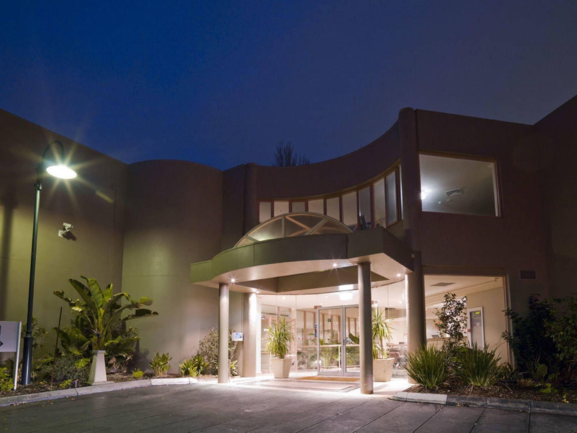 Kimberley Gardens Hotel, Serviced Apartments And Serviced Villas Melbourne Bagian luar foto
