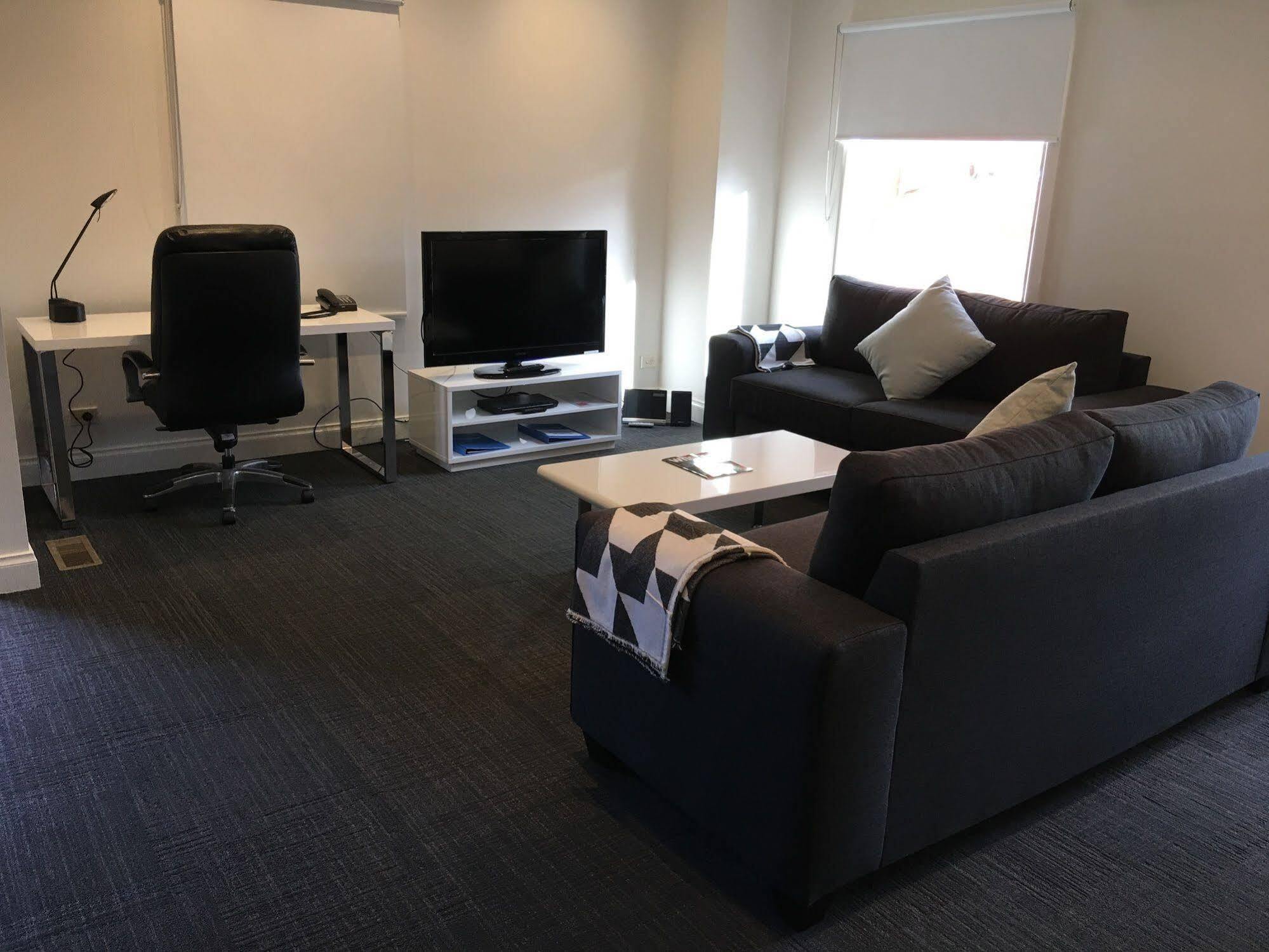 Kimberley Gardens Hotel, Serviced Apartments And Serviced Villas Melbourne Bagian luar foto